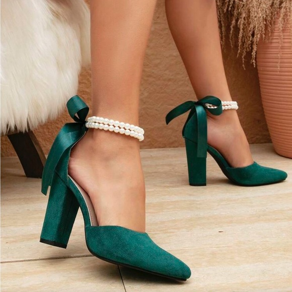 Elegant Green Suede Heels with Pearl Ankle Strap size 8 - Picture 2 of 3